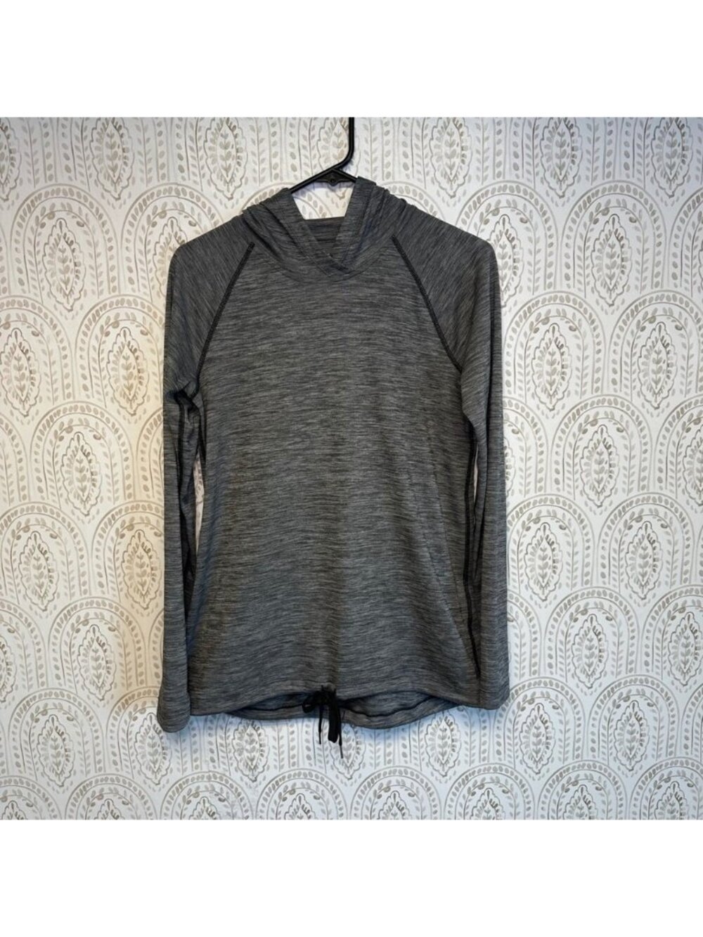 Under Armour HeatGear Loose‎ Fit Hooded Long Sleeve Top Gray Women's Small